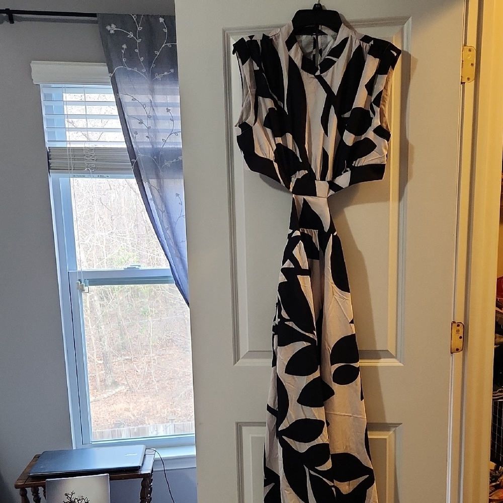 Black and White Sleeveless Maxi Dress